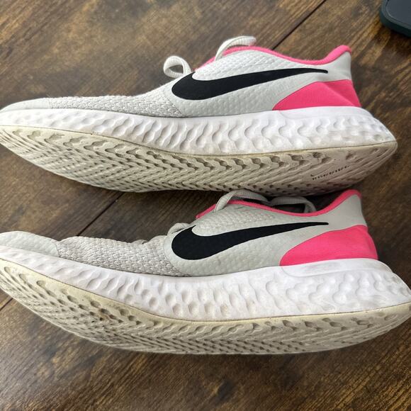 Nike Revolution 5 Running Sneakers Girls Size 5Y Dust Hyper Pink BQ5671-010 - Picture 4 of 7